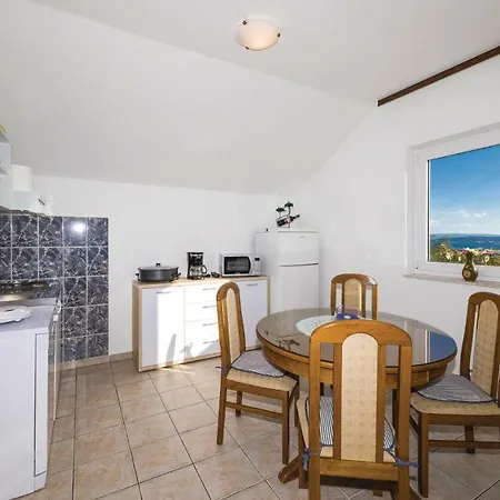 Two-bedroom In Apartamento